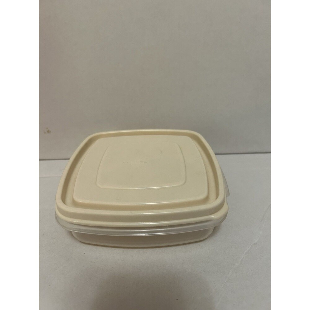 VTG Rubbermaid Servin Saver 2 Cup Almond Lid